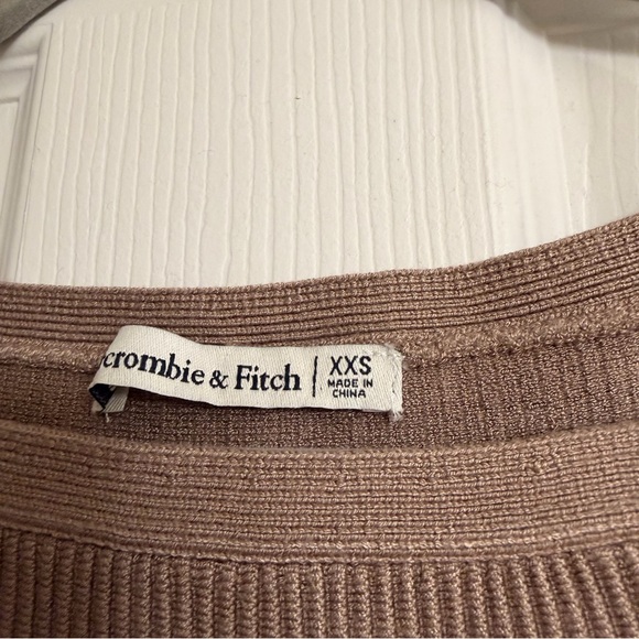 A&F Ottoman High-Neck Top Taupe - Picture 8 of 8